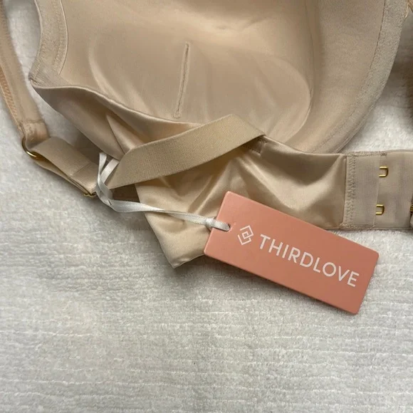 ThirdLove Tan Matte & Sine eyelet Plunge Bra with Molded Cups - Picture 6 of 6